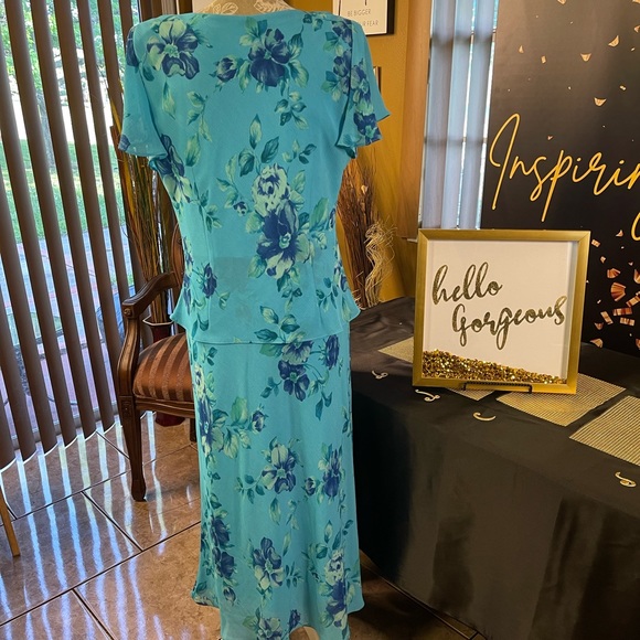 Ideal for an elegant evening or cruise wear. Comfortable with lots of movement! - Picture 3 of 4